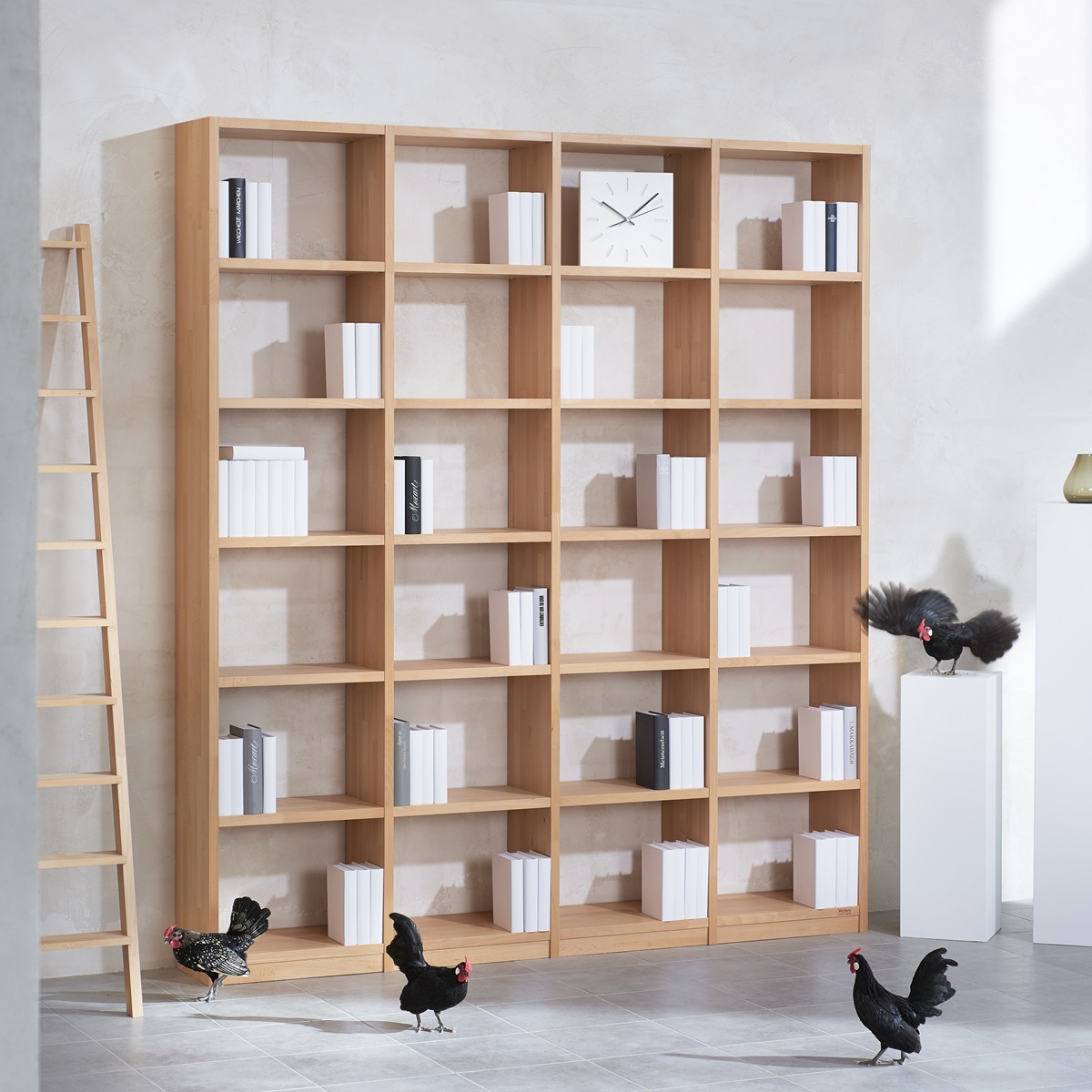 Bücherregale aus Buche mit ruhiger Holzmaserung