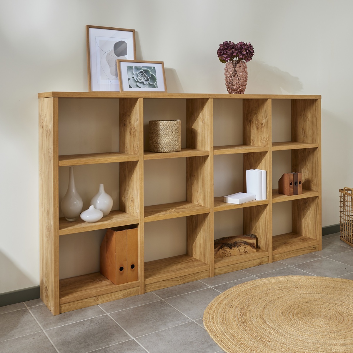 Bücherregale aus Wildeiche mit charakterstarker Maserung