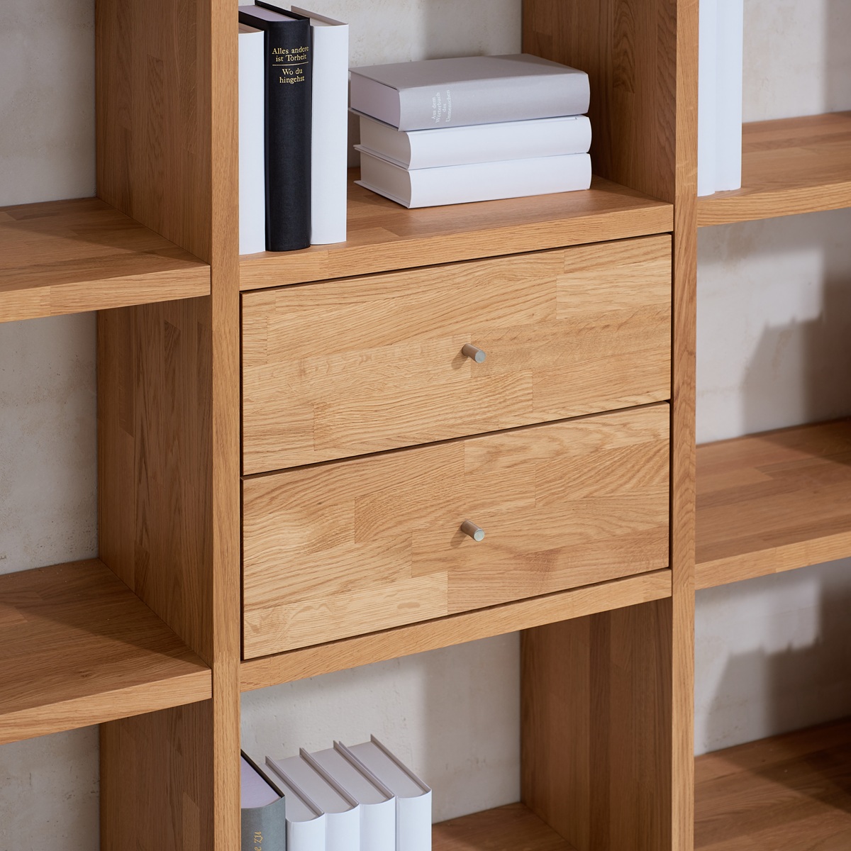 Bücherregal mit Schubladen