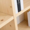 Detail eines Regals aus Fichte Premium mit natürlicher Holzmaserung