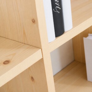 Detail eines Regals aus Fichte Premium mit natürlicher Holzmaserung